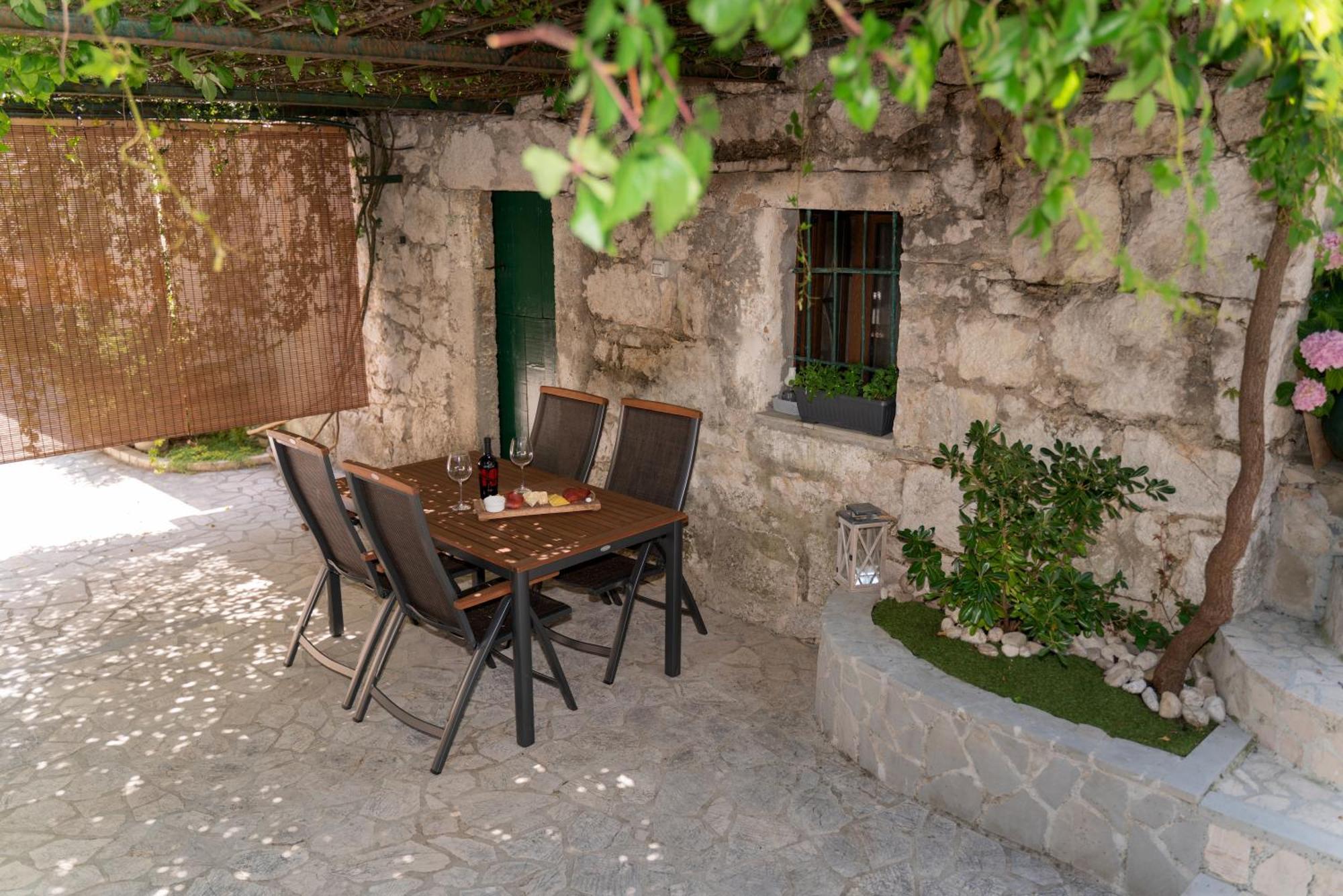 אומיס Apartments Srdanovic מראה חיצוני תמונה