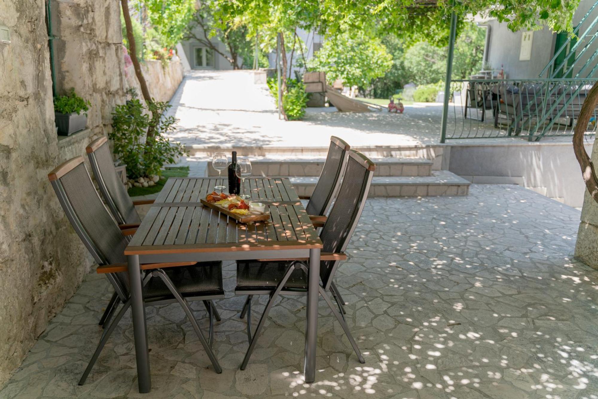 אומיס Apartments Srdanovic מראה חיצוני תמונה