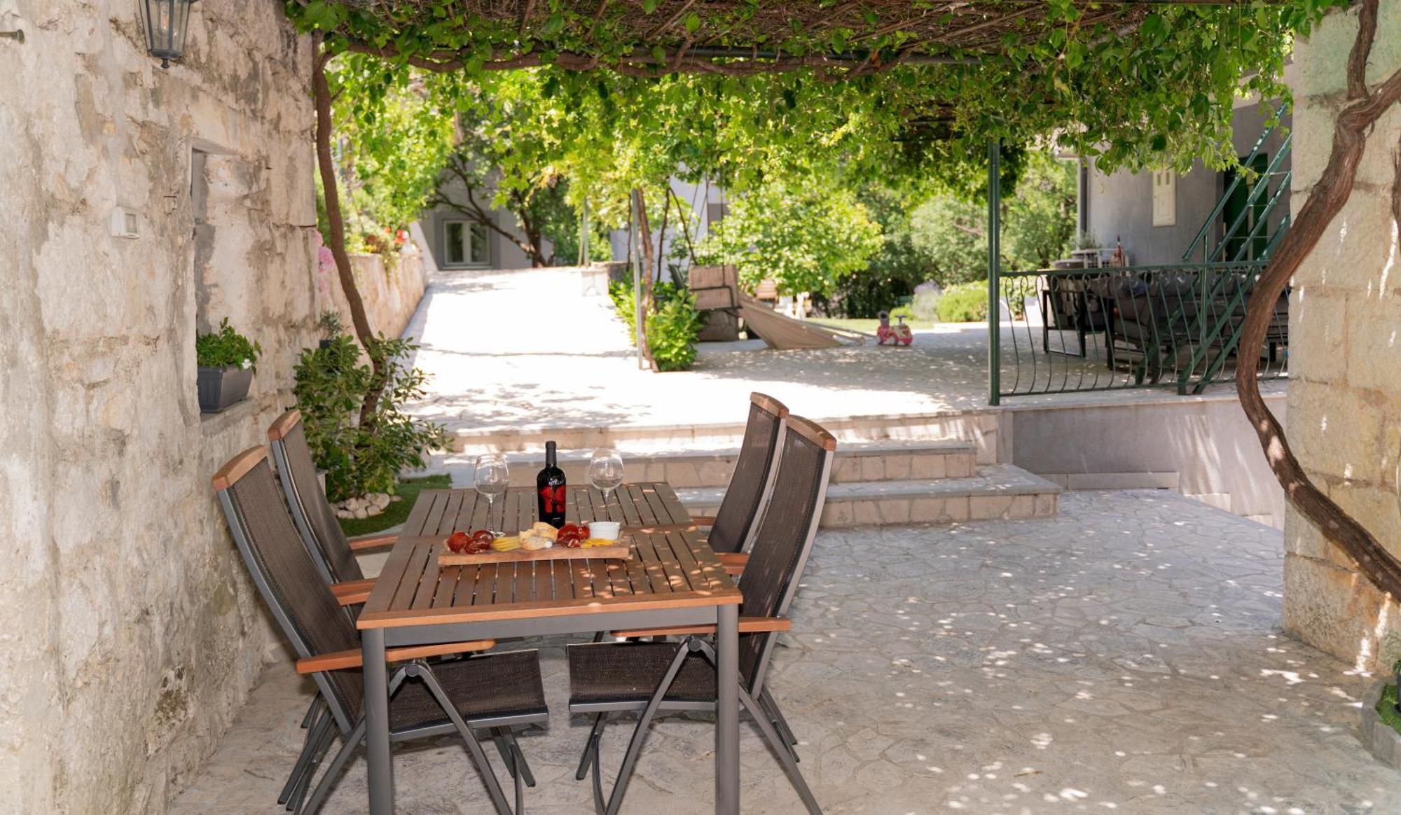אומיס Apartments Srdanovic מראה חיצוני תמונה