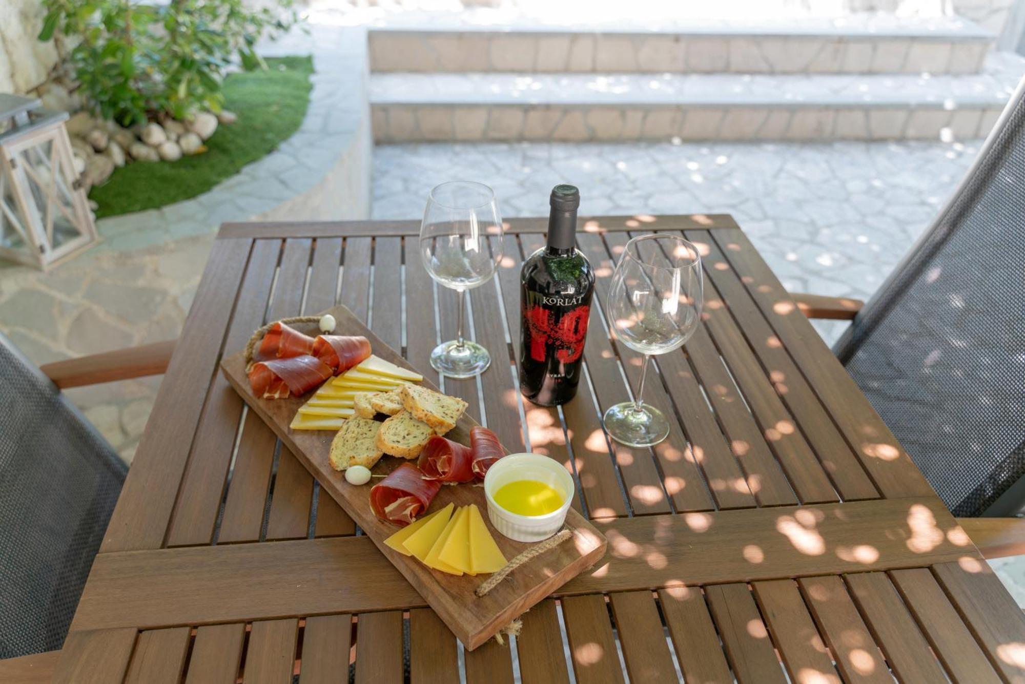 אומיס Apartments Srdanovic מראה חיצוני תמונה